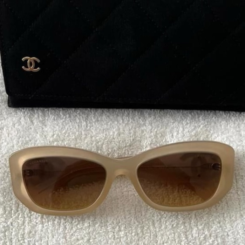 CHANEL sunglasses